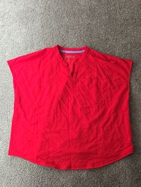 Fabletics Men's Bright Red Split-Neck Short Sleeve Tee